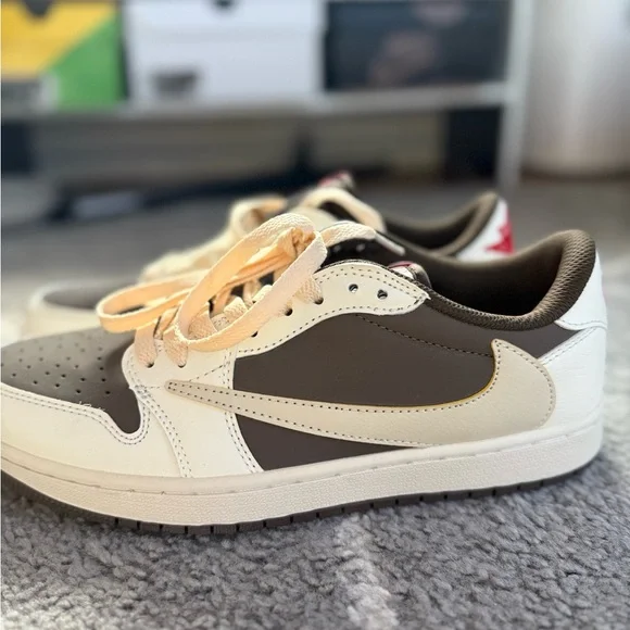 LIKE NEW JORSAN 1 TRAVIS SCOTT MOCHA SIZE 9.5 AMAZING CONDITION